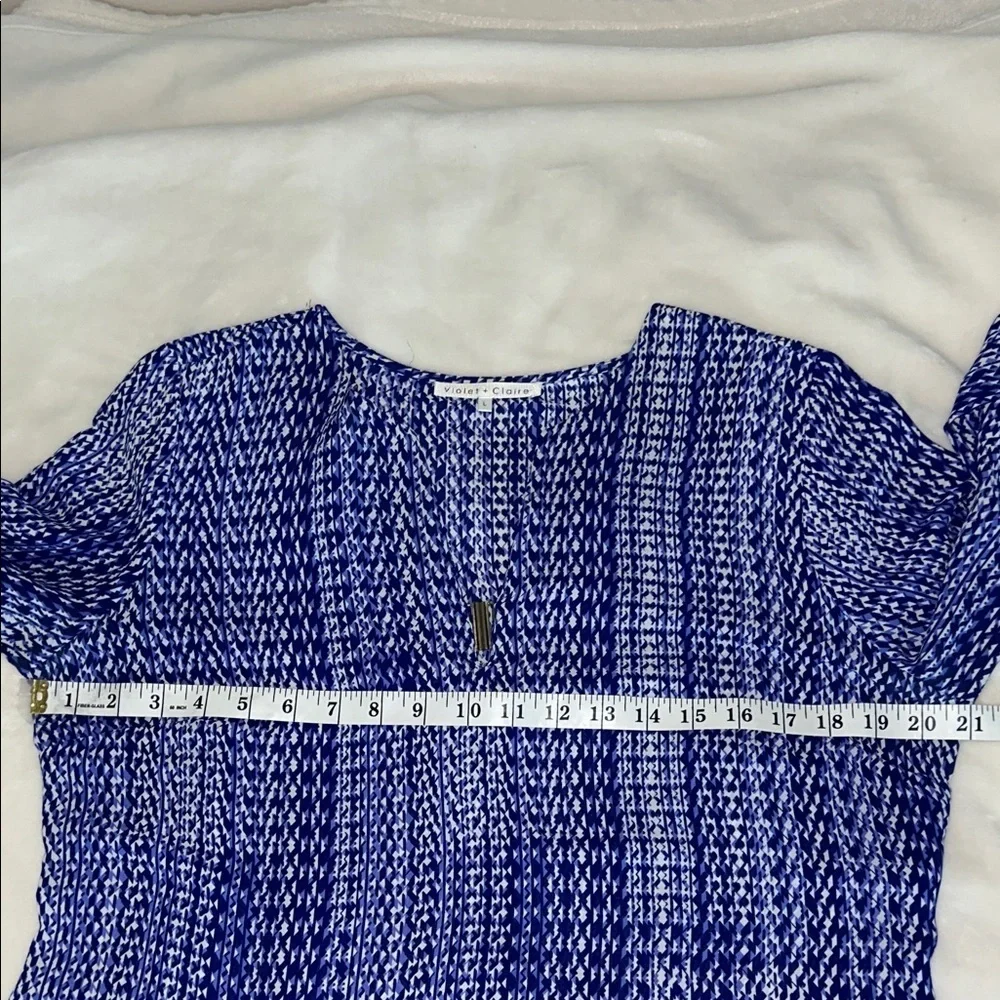 Violet & Claire Blue and White Geometric Blouse - Picture 8 of 10
